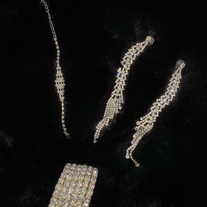 Silver earrings + 2 bracelets